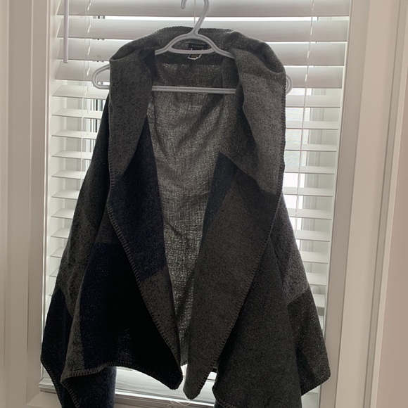 Sleeveless sweater throw! - Picture 4 of 8